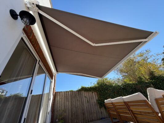 INT500 AWNING GREY WHITE FRAME FABRIC OPEN AWNING PATIO 69 ST GEORGES AVE N70AJ 10.09.2026